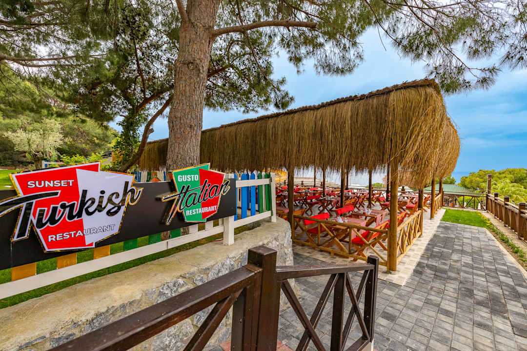 Gastro Ramada Resort Kusadasi & Golf