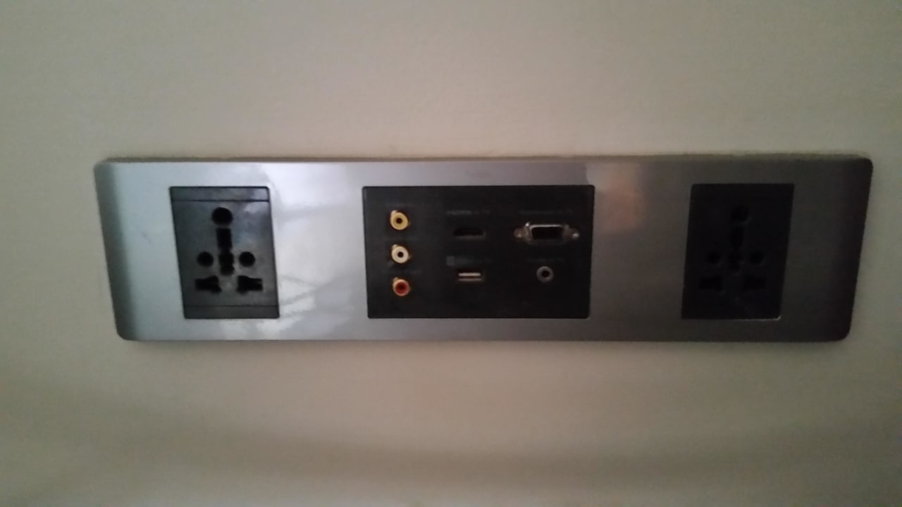 Anschlüsse DoubleTree by Hilton Resort & Spa Marjan Island