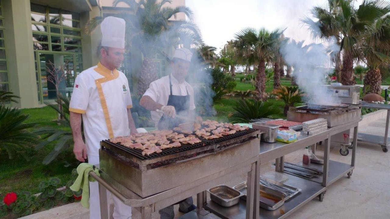 Grillen zum Abendessen VONRESORT Golden Coast
