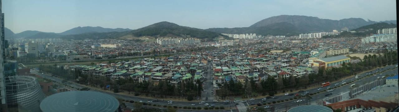 Widok z pokju na miasto Grand Mercure Ambassador Changwon