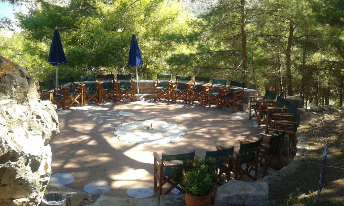 Versammlungsstelle Hotel Alma Beach