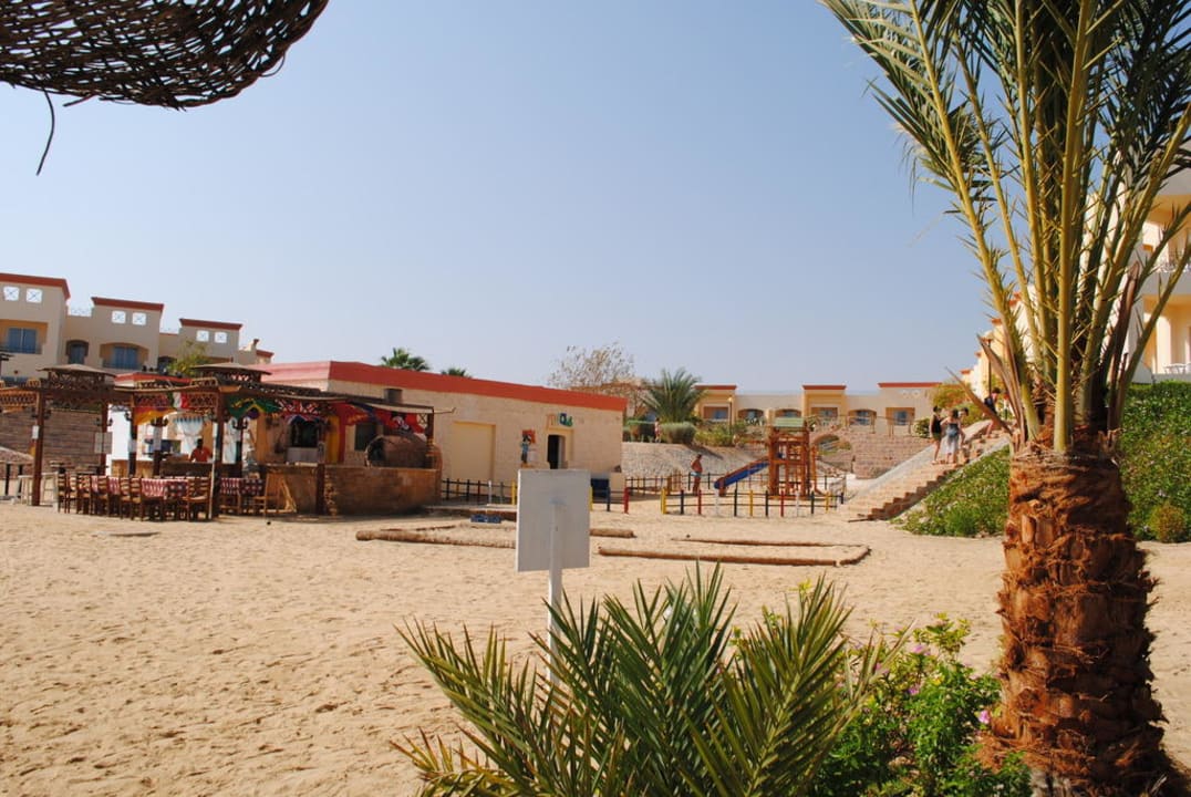 Kawałek plaży Blue Reef Red Sea Resort