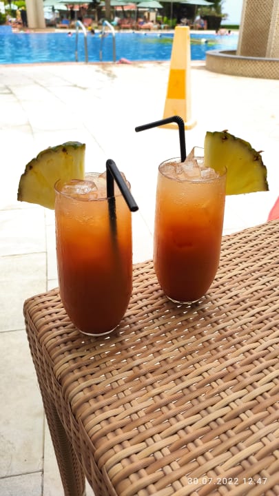 Pool Hotel Le Meridien Al Aqah Beach Resort