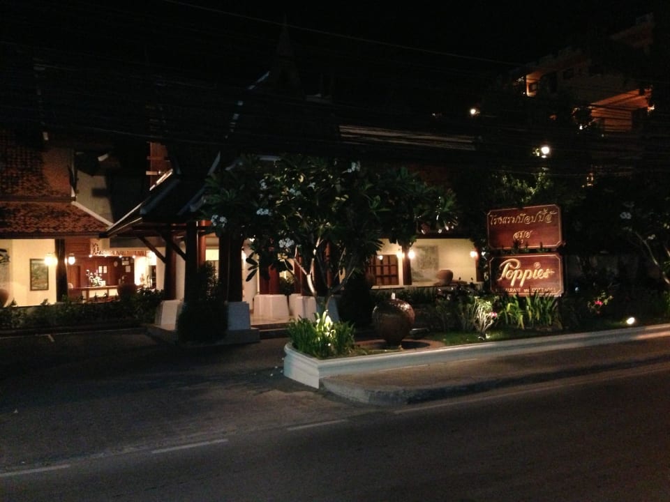 Das Poppies bei Nacht Anavana Beach Resort