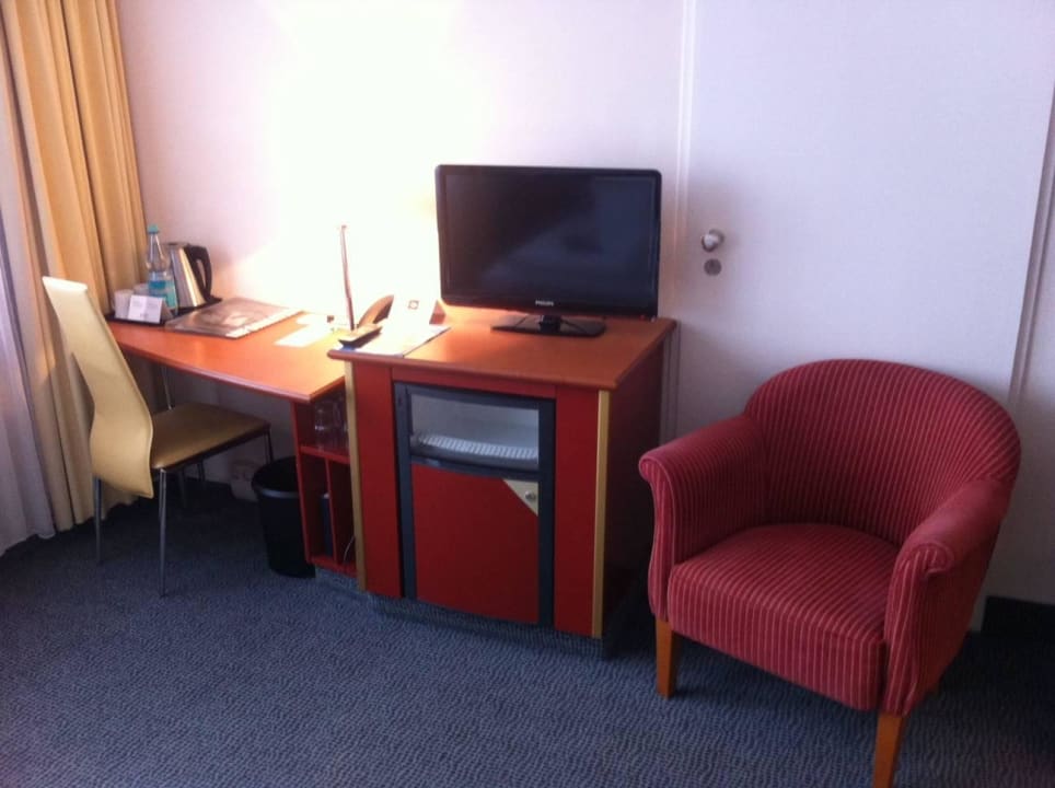Schreibtisch mit Fernseher SORAT Hotel Berlin