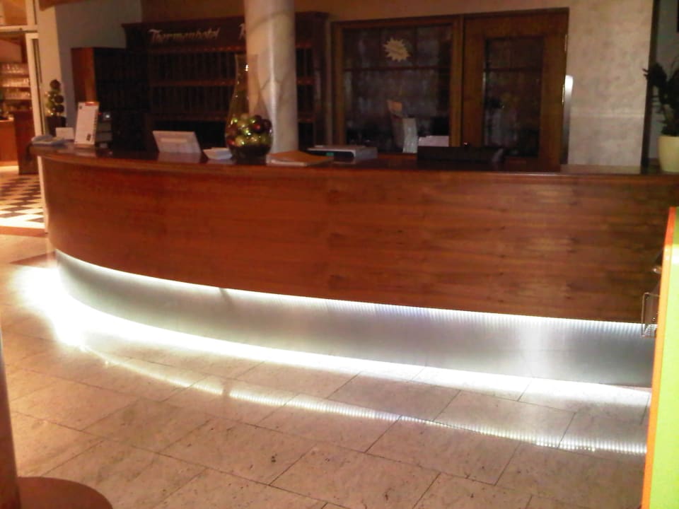 Rezeptionsberreich Thermenhotel Kurz