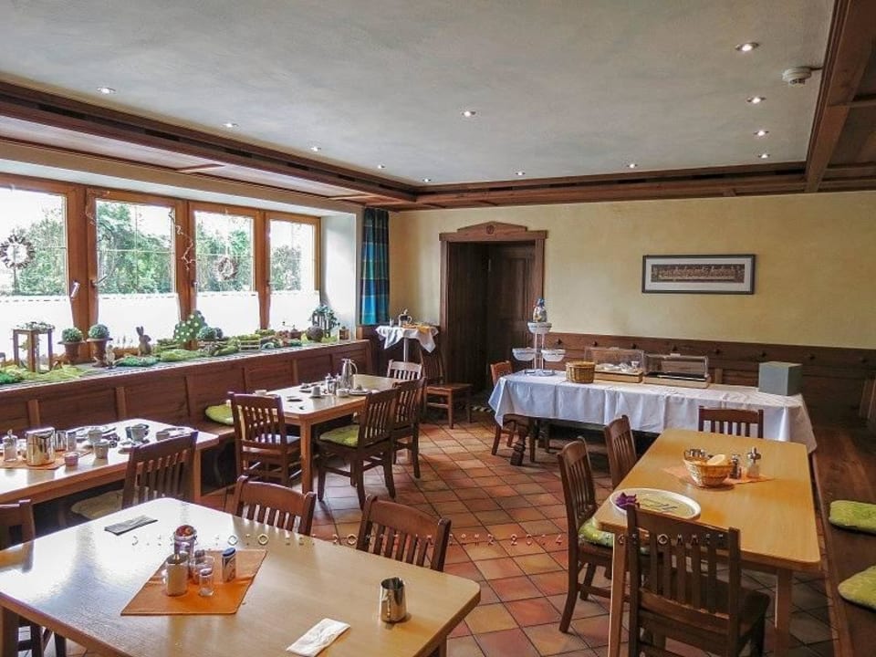 Frühstücksraum im Jahr 2014 nach Frühstücksende  Hotel-Gasthof-Fellner