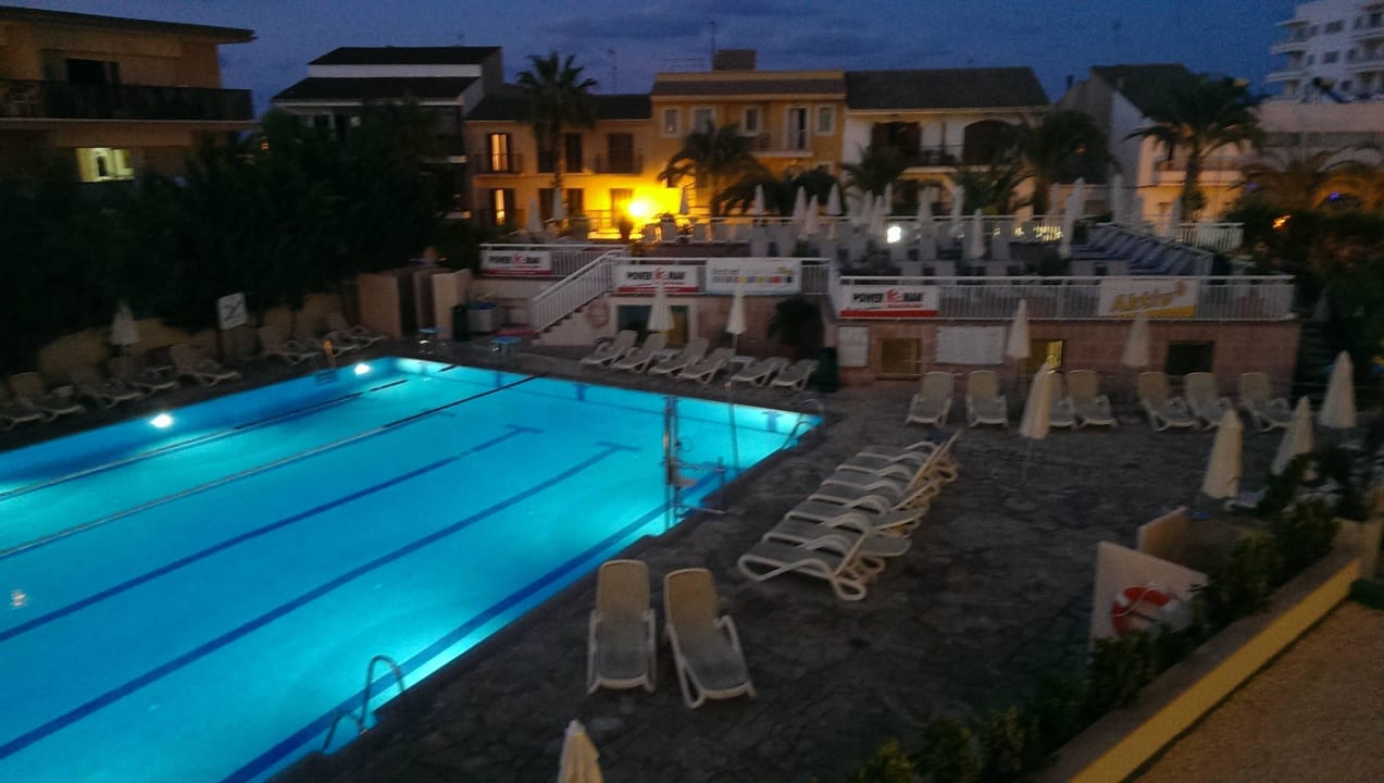 Der große Schwimmbereich Caprice Janeiro Hotel & Spa