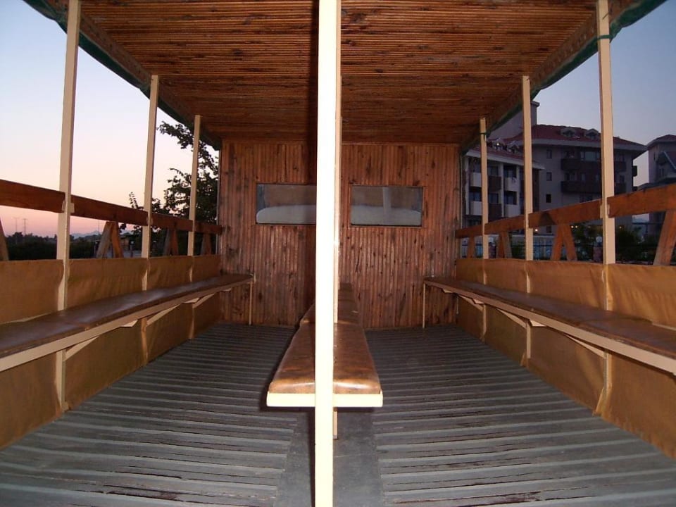 Strandbus von innen Hane Family Resort