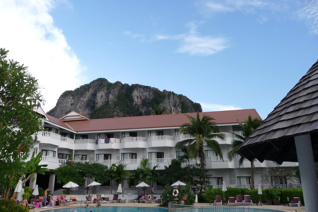 Hotel von Strand aus gesehen Aonang Villa Resort