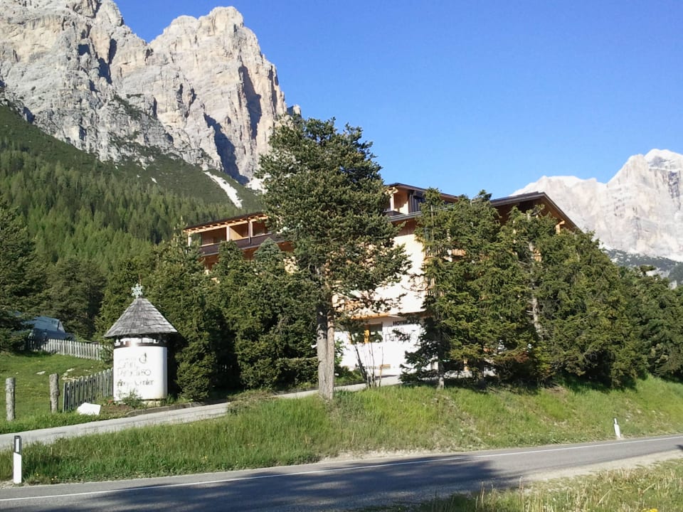 Einfahrt zum Hotel Hotel Gran Paradiso