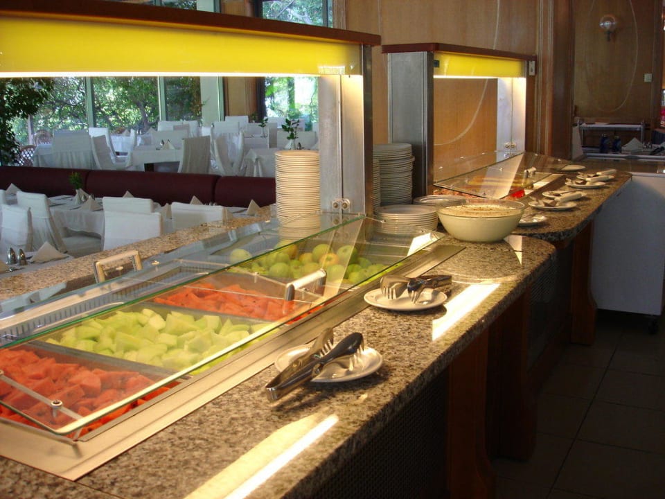 Etwas Obst, Pudding und Eis geht immer noch rein! Caravia Beach Hotel