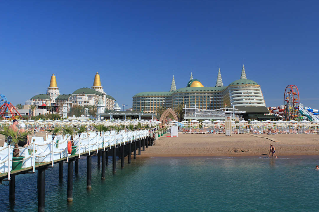 Blick vom Steg auf das Hotel Hotel Delphin Imperial