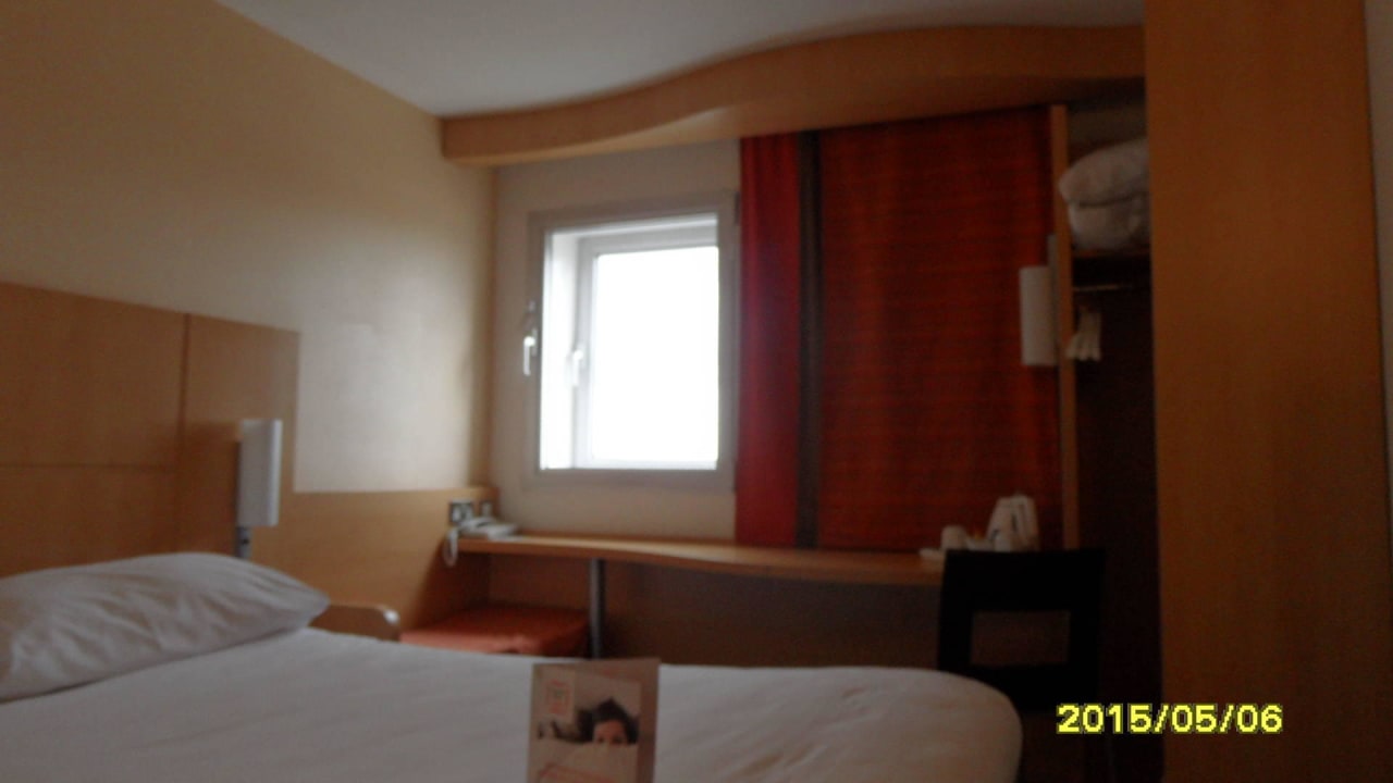 Blick ins Zimmer  Ibis London Heathrow Airport