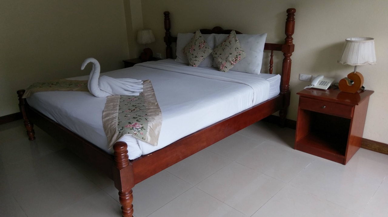Bett Pranang Flora House