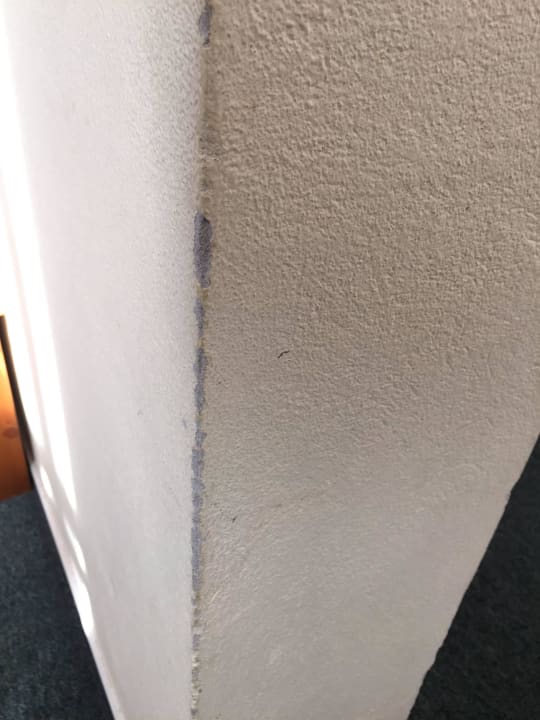 Abgenutzte Wände und Ecken Hotel Gendorf