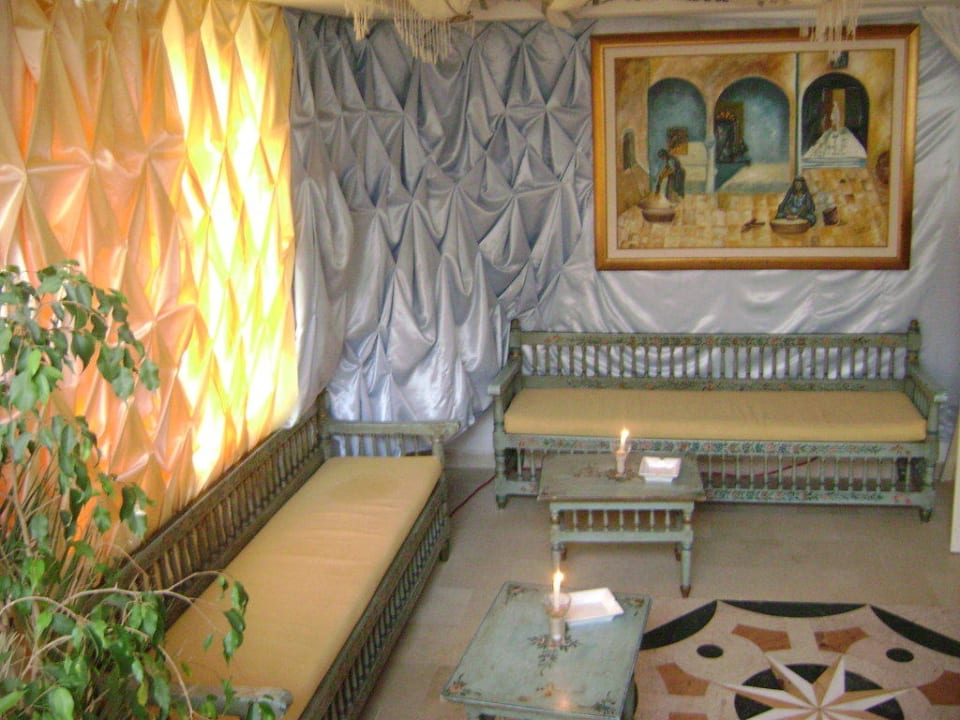 Przed restauracją The Club Hammamet