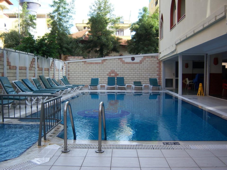 Aussenbadewanne  Hotel Aslan City Kleopatra