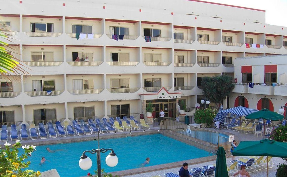 Blick zum Pool db San Antonio Hotel + Spa