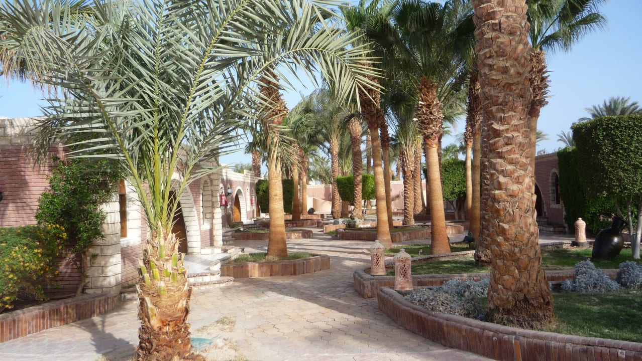 Wege zum Bungalow Aladdin Beach Resort