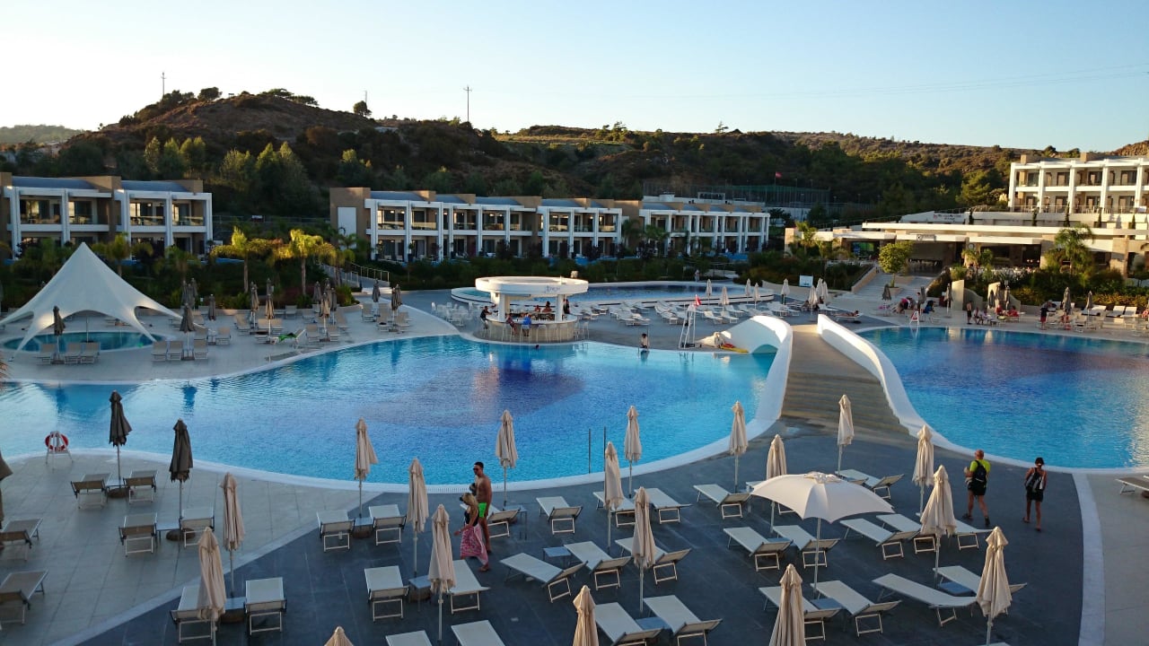 Blick vom Lounge Bereich auf den Pool Princess Andriana Resort & Spa