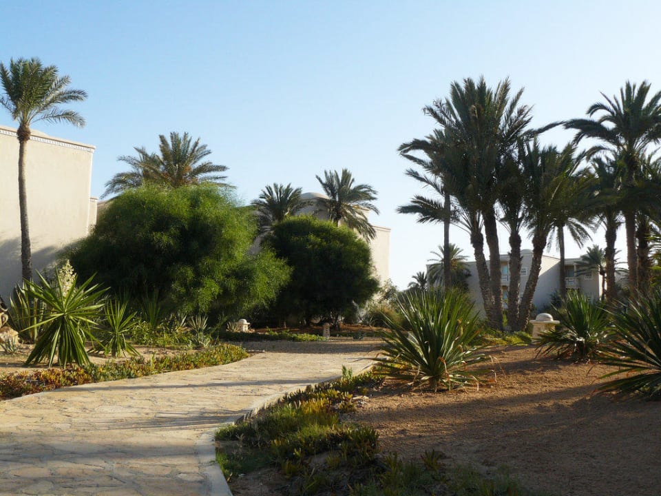 Wege durch die Bungalow-Anlage Zita Beach Resort