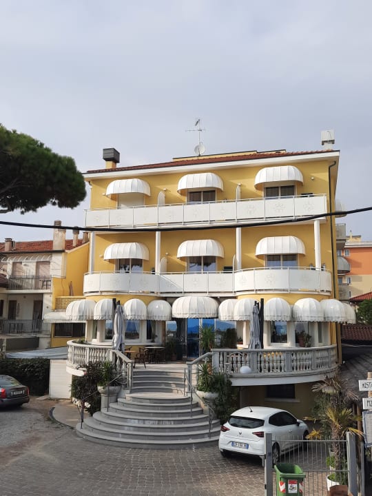 Außenansicht Hotel Le Lampare