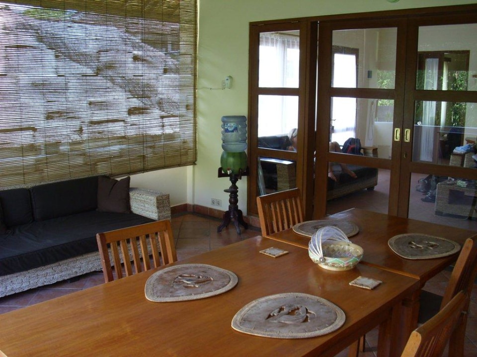 Blick vom Essbereich zum Wohnbereich Villa Puri Ayu