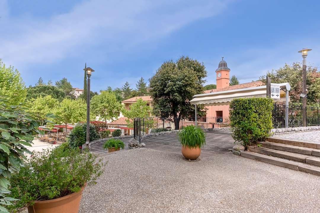 Außenansicht Pierre & Vacances Resort Le Rouret
