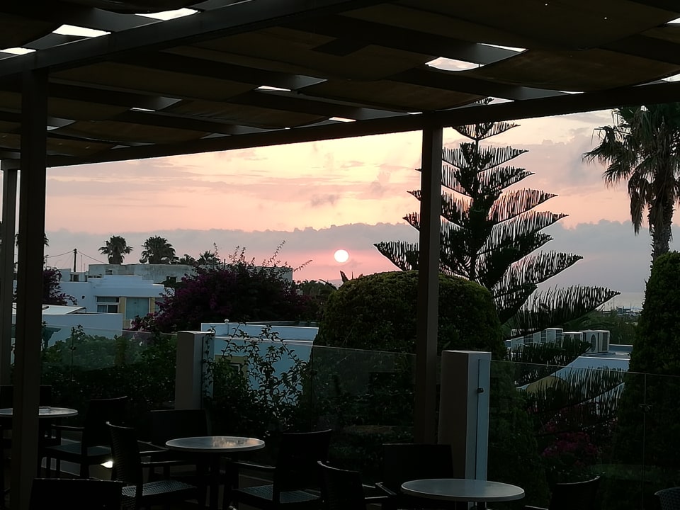 Außenterrasse am  Abend Mastichari Bay Hotel