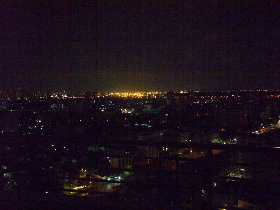 Ausblick bei Nacht JC Kevin Sathorn Bangkok Hotel