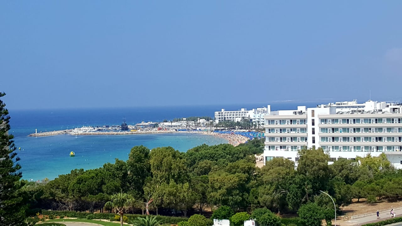 Ausblick Napa Mermaid Hotel & Suites