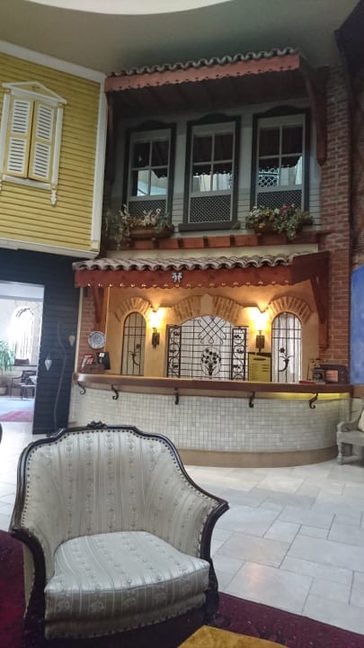 Lobby Hotel Thalia Unique