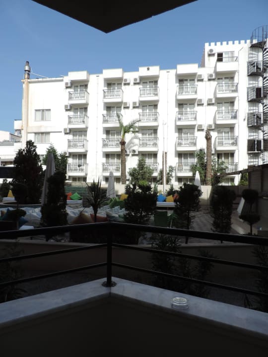 Pohled do vnitrobloku Hotel Büyük Berk