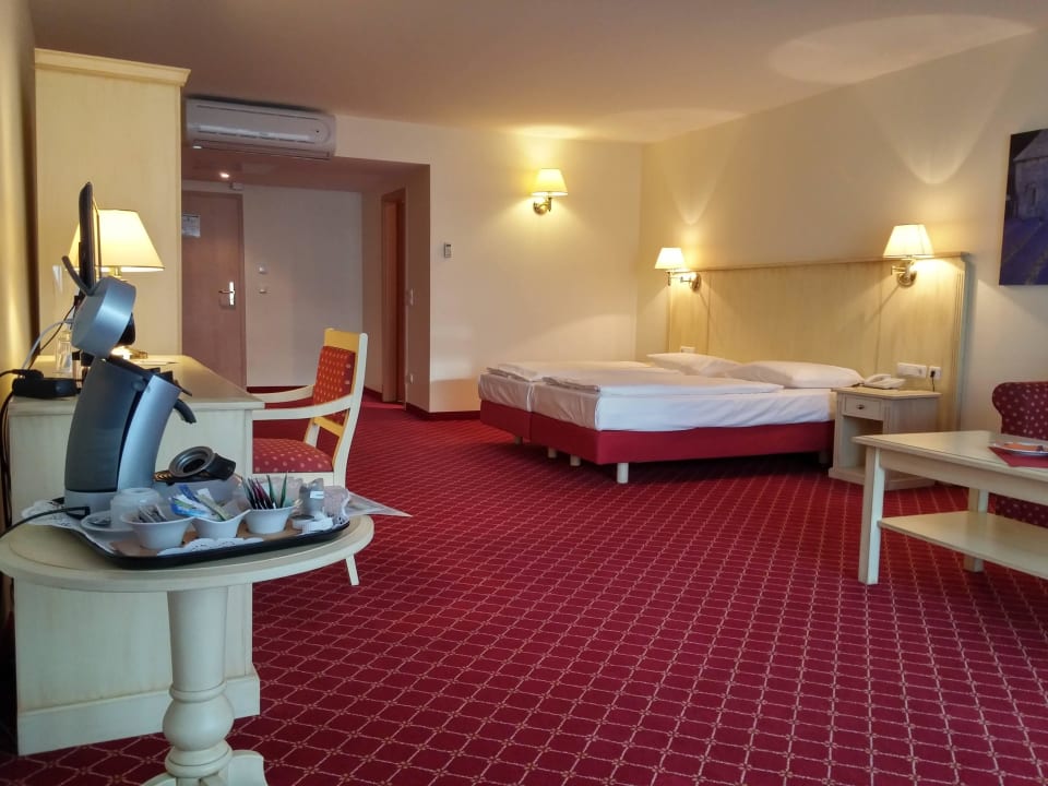 Großes Superior Zimmer (normale sind kleiner) Hotel Chateau Kurfürstendamm
