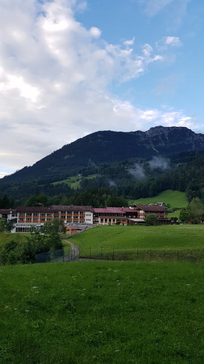 Außenansicht Alm- & Wellnesshotel Alpenhof