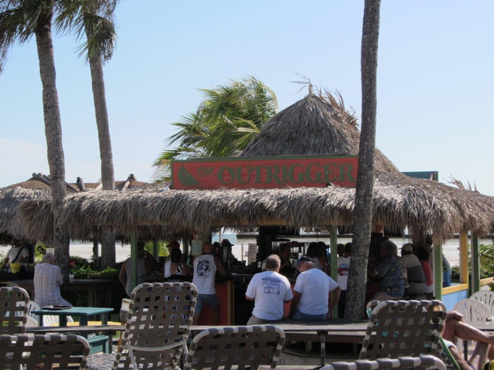 Poolbar Hotel Outrigger Beach Resort