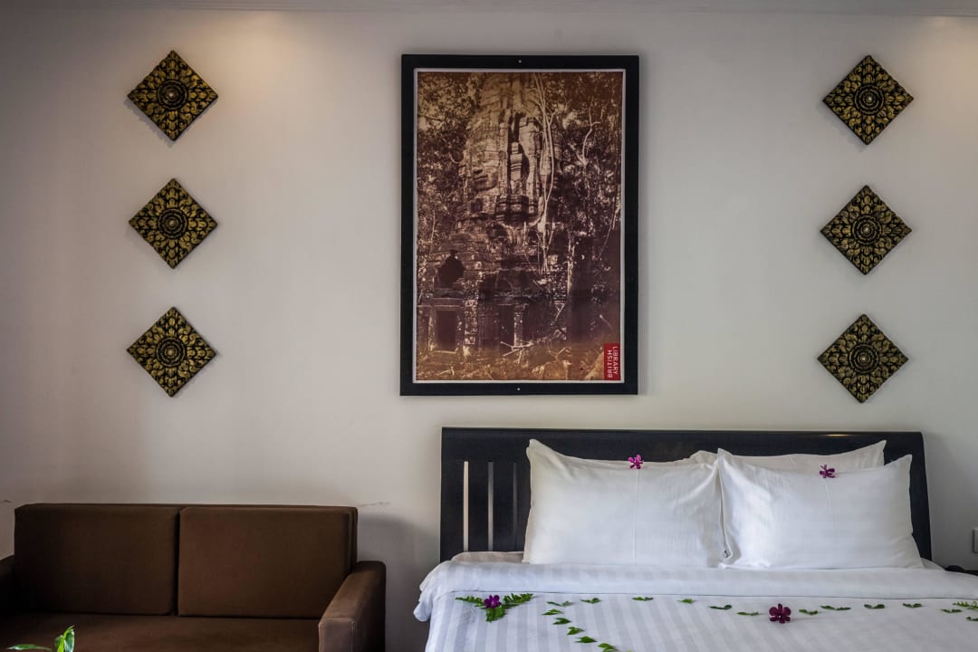 Queen size bed room La Residence WatBo