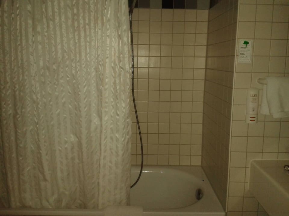 Dusche (Badewanne) Vienna House Easy by Wyndham Günzburg