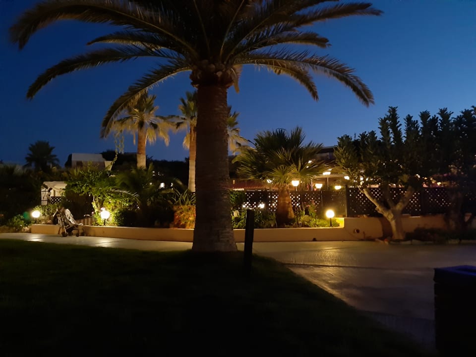 Gartenanlage Anissa Beach & Village