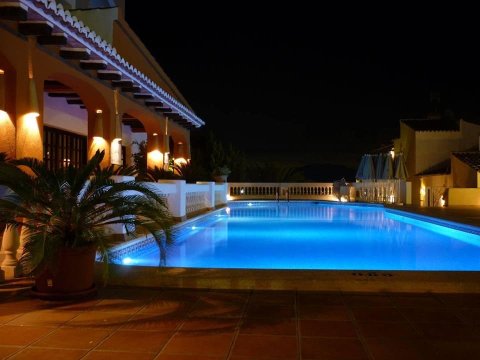 Pool bei Nacht Hotel Aldea Cala Fornells 2