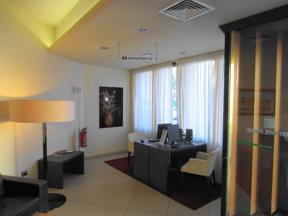 Internetecke im Eingangsbereich Smart Hotel Holiday