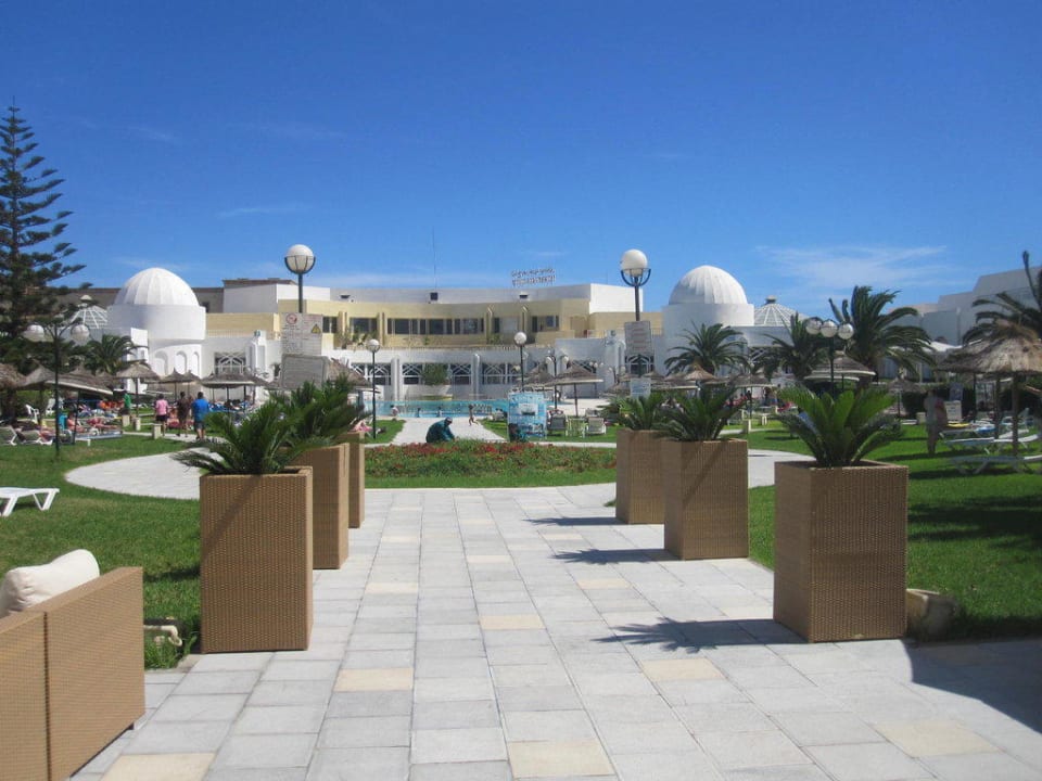 Weg zum Pool Hotel Tej Marhaba