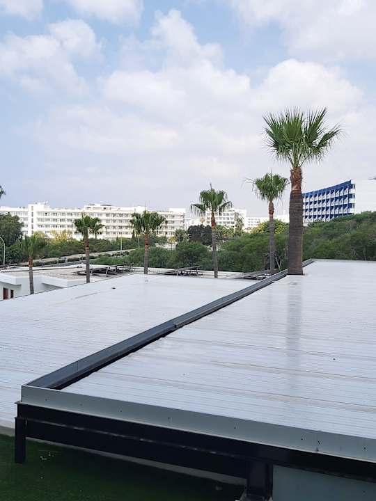 Ausblick Napa Mermaid Hotel & Suites