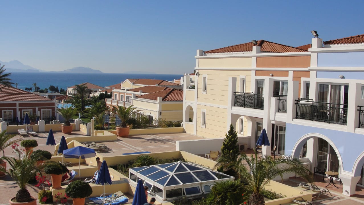 Hotelbild mit blick zu Meer Porto Bello Royal