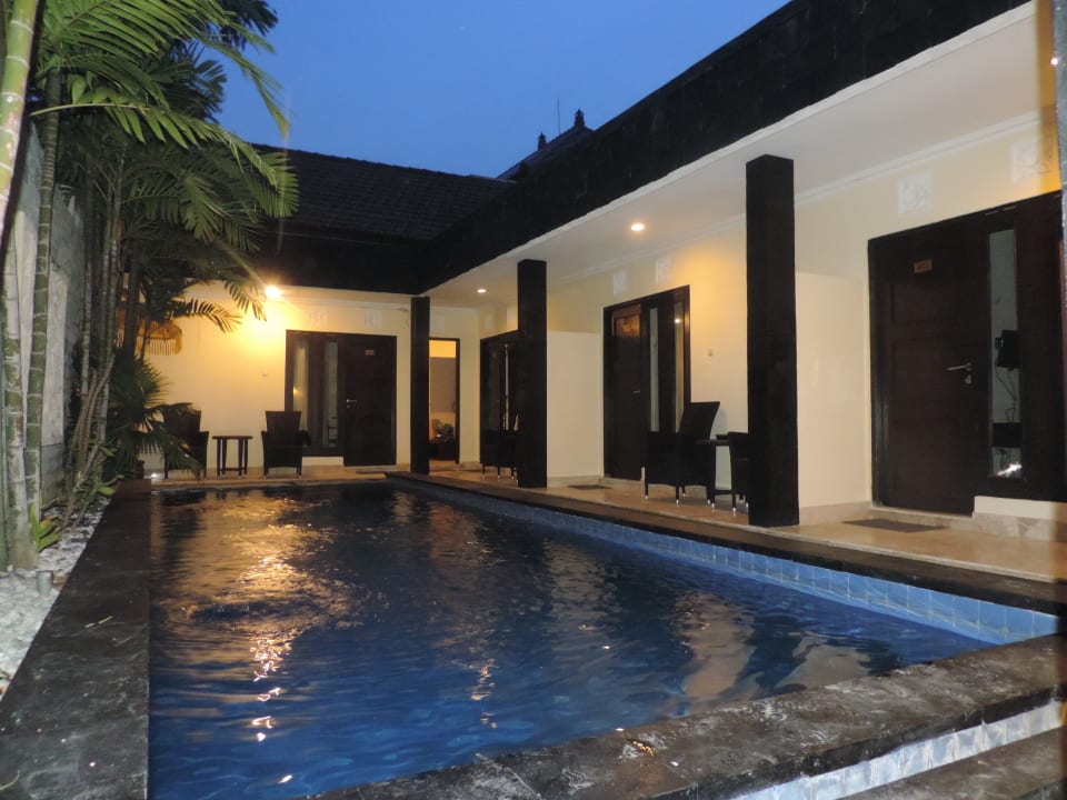 Pool Andari Legian