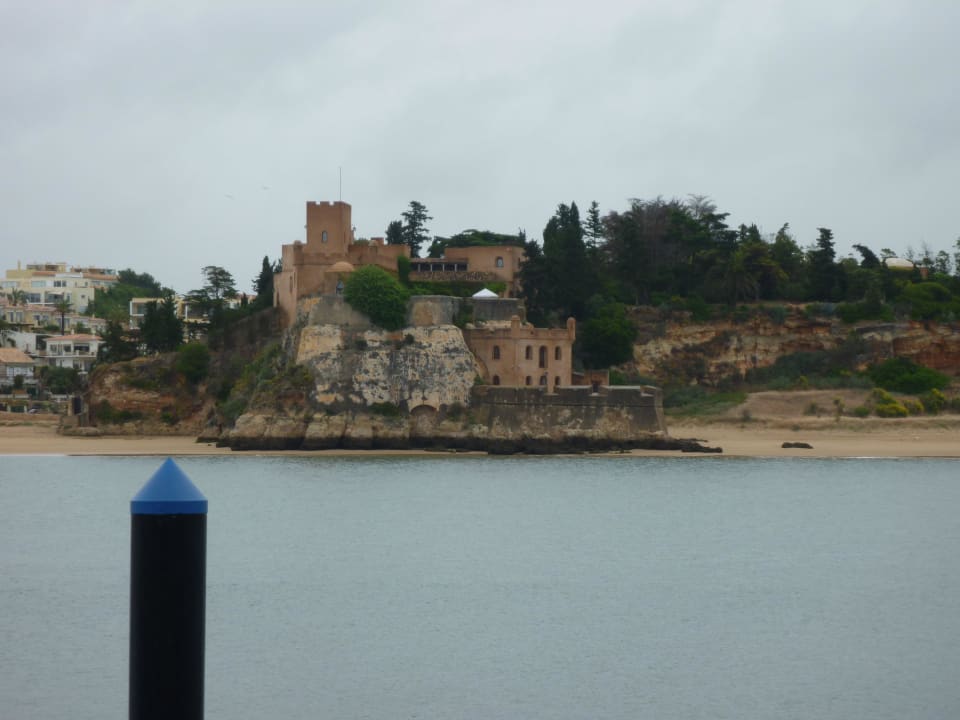 Blick auf den Fluß vom Frühstücktisch NH Marina Portimão Resort