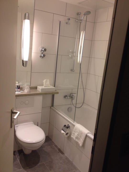 Bad/ WC / Dusche  Hotel Mercure Düsseldorf-Neuss