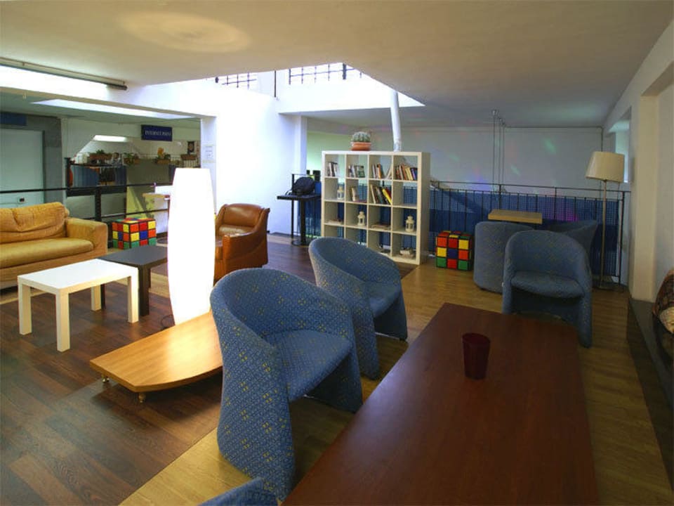 Sala lettura Hostel Colours