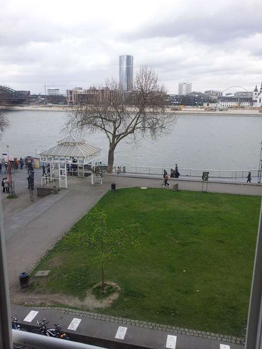Ausblick auf den Rhein  Rhein-Hotel St.Martin